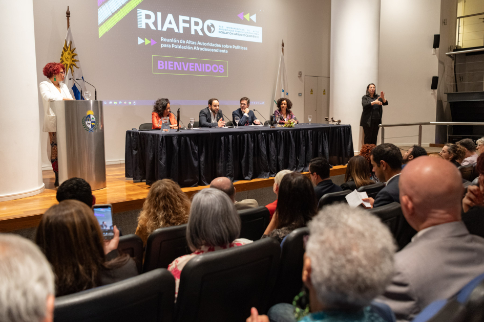 Participantes y autoridades presentes en la apertura de la RIAFRO