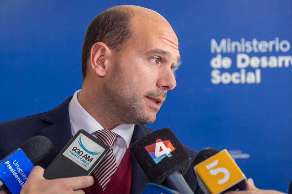 Ministro Lema en declaraciones a la prensa Ministro Lema en declaraciones a la prensa