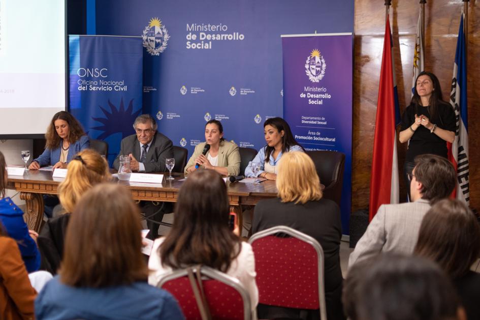 Asistentes al evento durante la presentación Asistentes al evento durante la presentación
