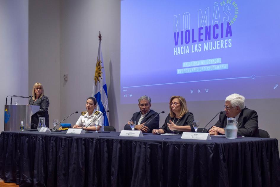 Presentación de Mónica Bottero 