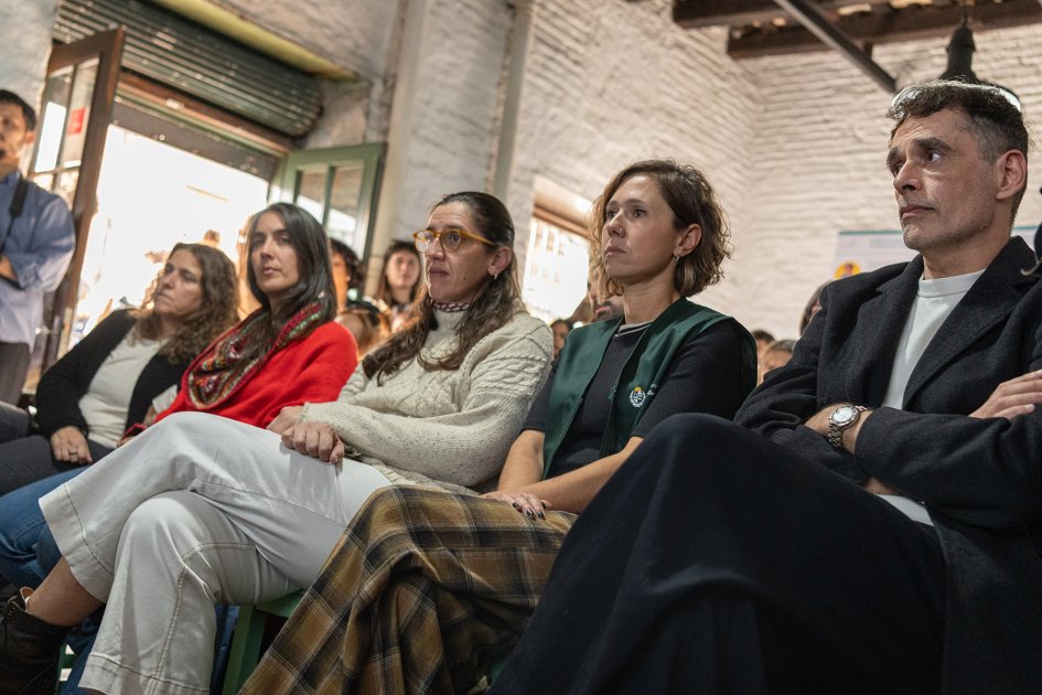 Asistentes a la inauguración del comedor