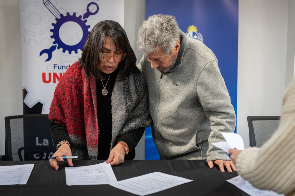Representantes de las organizaciones firman convenio Representantes de las organizaciones firman convenio