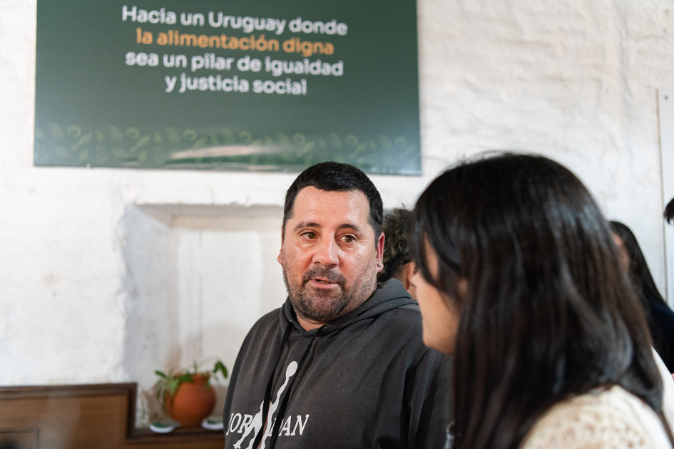Asistentes a la inauguración del comedor