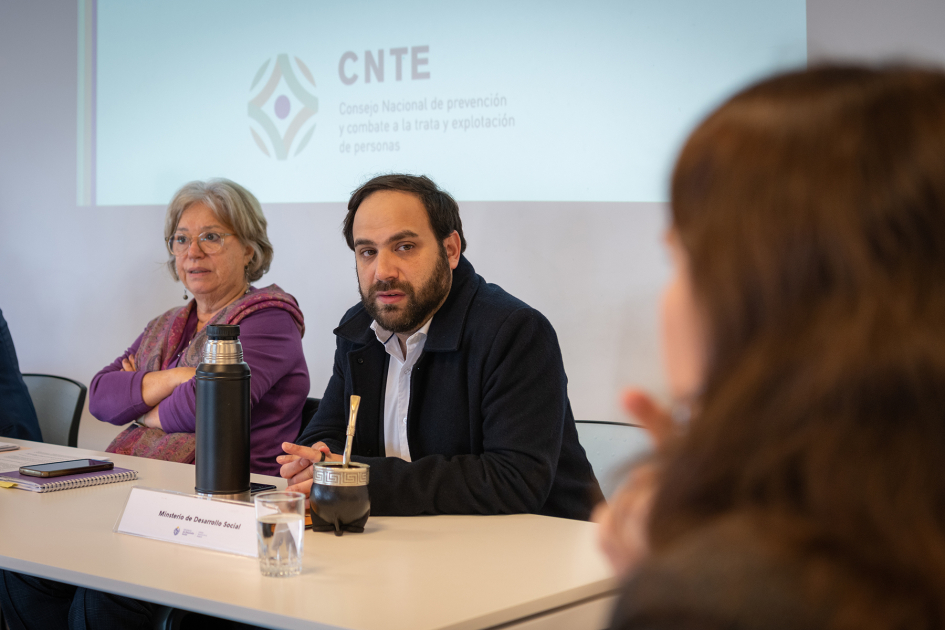 Autoridades en la primera sesión del consejo 