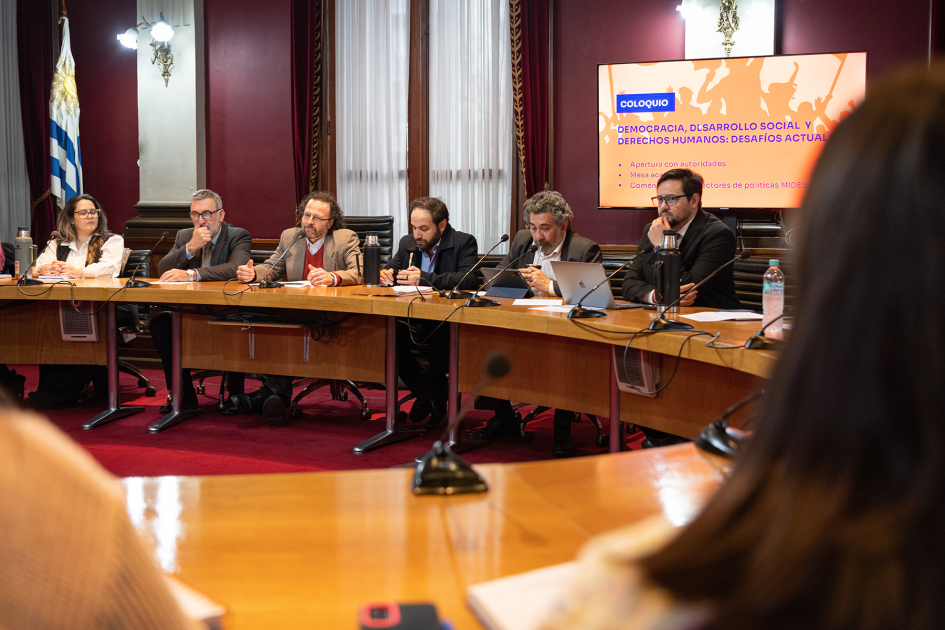 Coloquio sobre derechos humanos, democracia y desarrollo social. Coloquio sobre derechos humanos, democracia y desarrollo social.