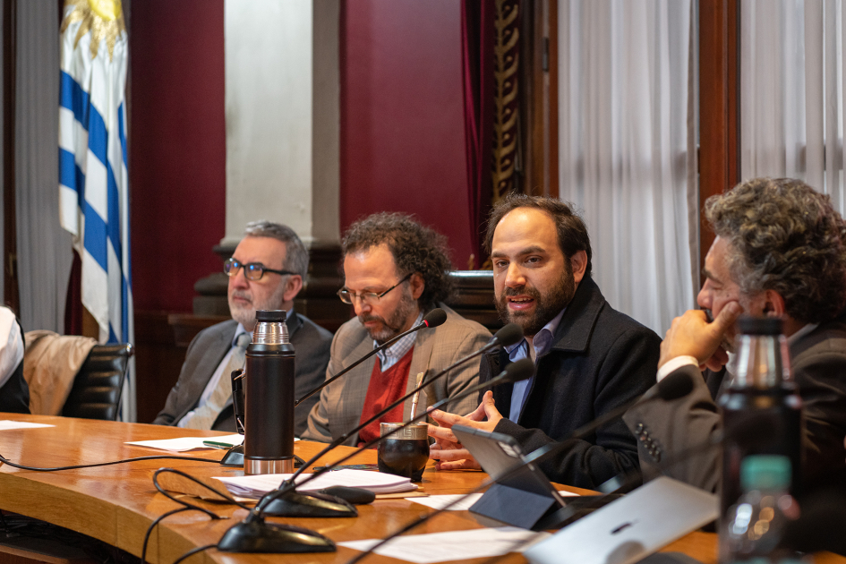 Coloquio sobre derechos humanos, democracia y desarrollo social. Coloquio sobre derechos humanos, democracia y desarrollo social.