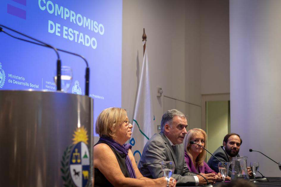 Mesa de autoridades durante la exposición del presidente de la República, Yamandú Orsi. .