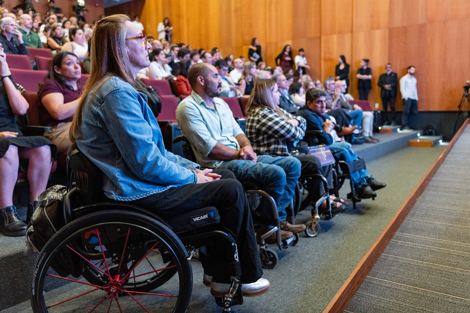 Toma de público asistente, desde un costado