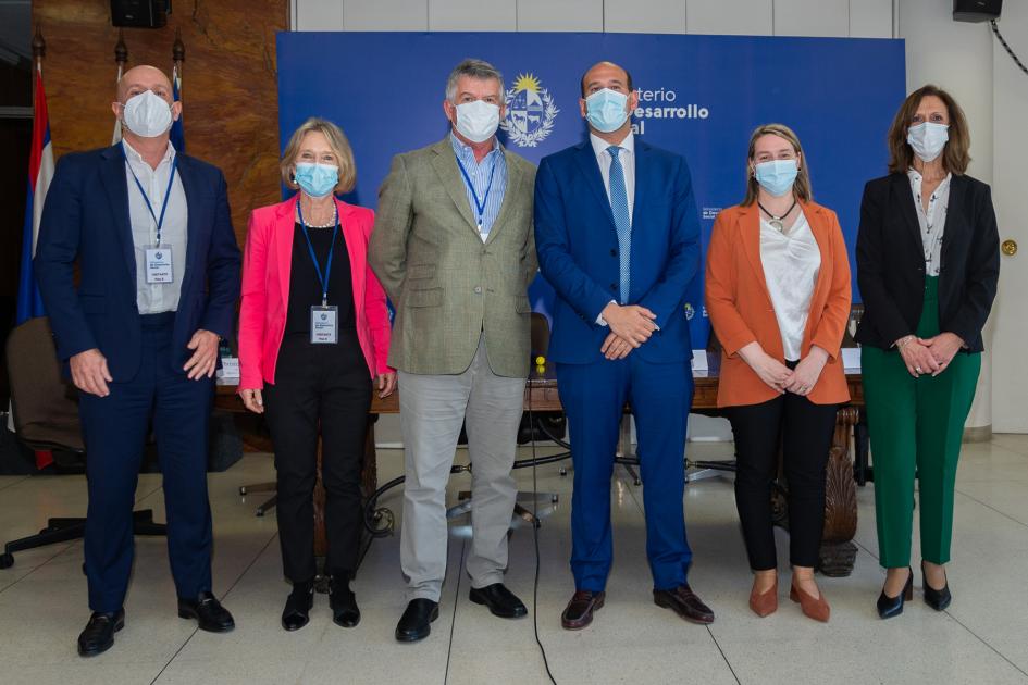 Autoridades que participaron en la firma del convenio Autoridades que participaron en la firma del convenio