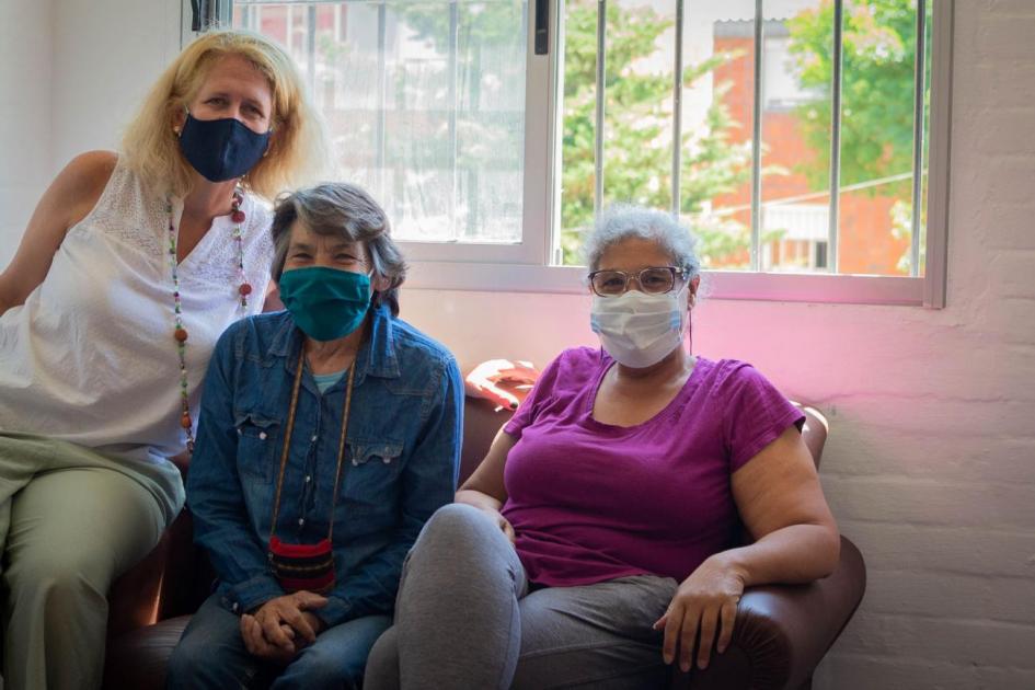 Mariela y Celia, junto a la directora María Fernanda Auersperg