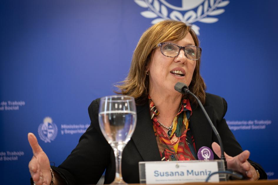 Directora de Cuidados haciendo uso de la palabra Directora de Cuidados haciendo uso de la palabra
