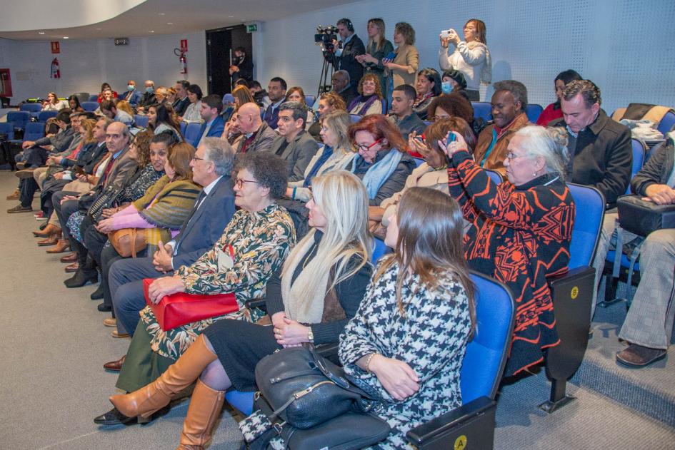 Autoridades, activistas y sociedad civil en Auditorio de Torre Ejecutiva Primer plano del público presente en el lanzamiento del Mes de la Afrodescendencia