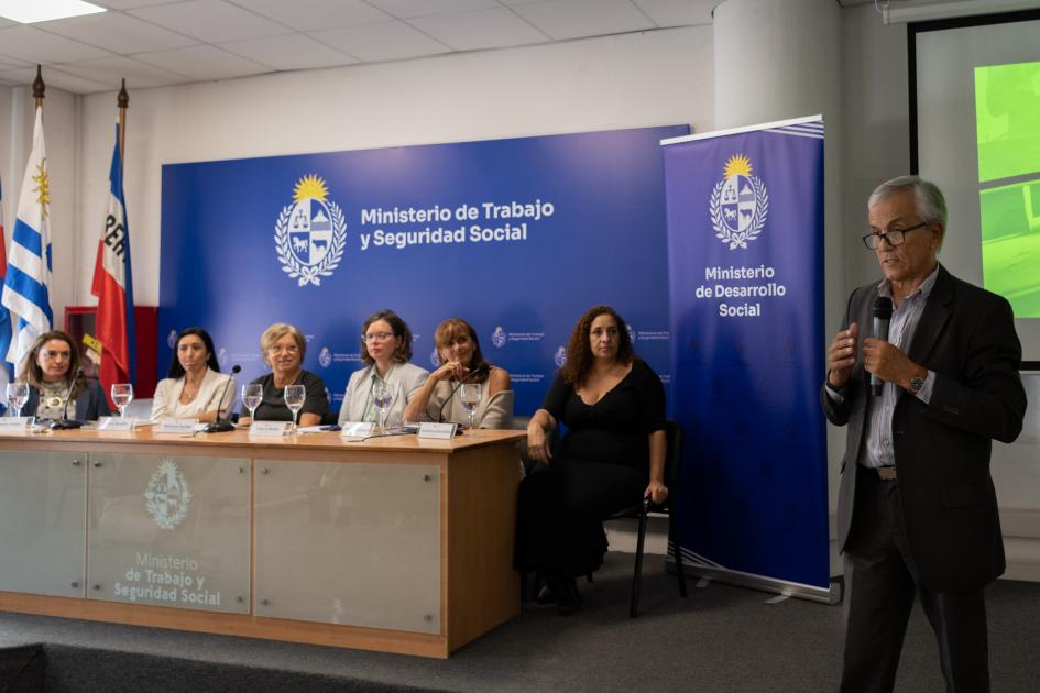 Ministro de Trabajo haciendo uso de la palabra Ministro de Trabajo haciendo uso de la palabra