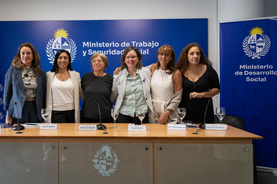Integrantes de la mesa de oradoras en el relanzamiento de la CTIOTE Integrantes de la mesa de oradoras en el relanzamiento de la CTIOTE