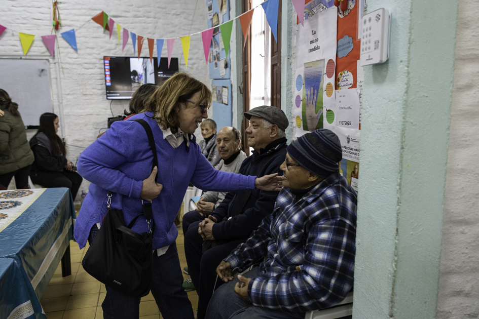 Autoridades saludando a los usuarios