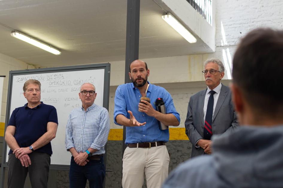 Ministro Lema, Juan Pereyra y docentes de UTU dan bienvenida a curso capacitación en carnicería Ministro Lema, Juan Pereyra de UTU en primer día de curso para usuarios de Mides