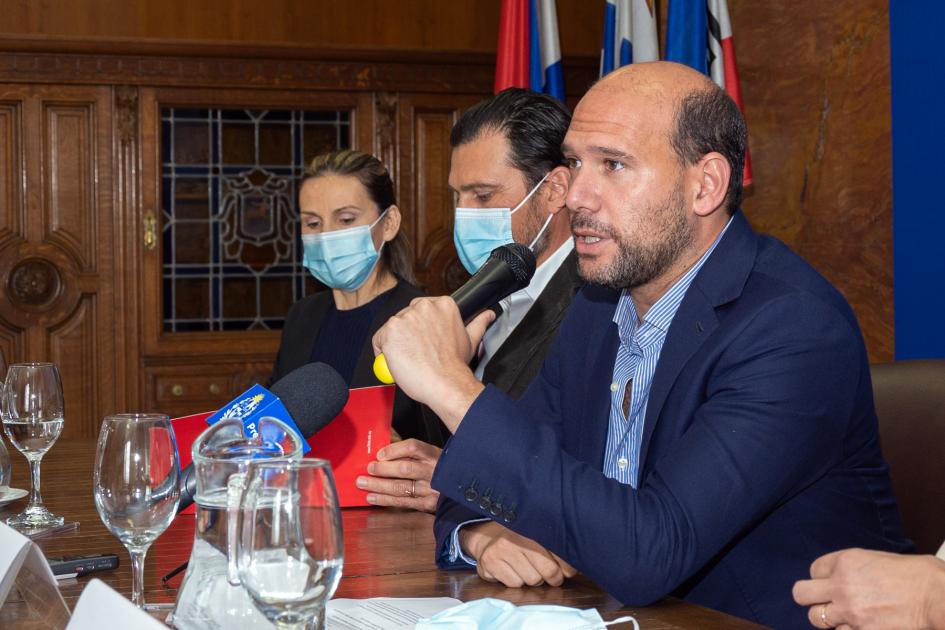 Ministro Lema exponiendo Ministro Lema exponiendo