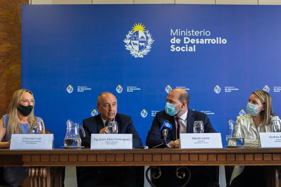 Mesa de autoridades presentes Mesa de autoridades presentes