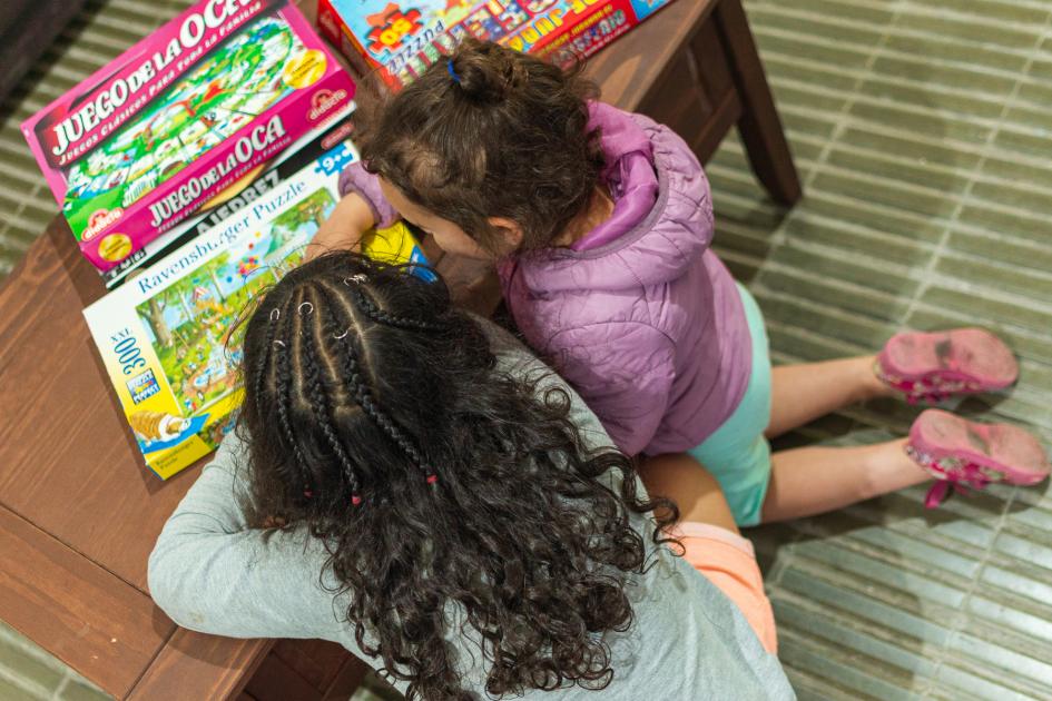 Niñas jugando Niñas jugando
