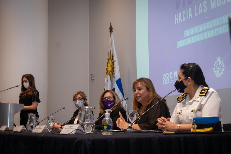 Ministra de Vivienda durante su alocución Ministra de Vivienda durante su alocución