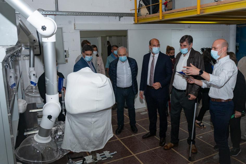 Autoridades del Mides y equipo del CENATT junto a Carlos Caballero representante de fundación noruega Autoridades del Mides y equipo del CENATT junto a Carlos Caballero representante de fundación norueg