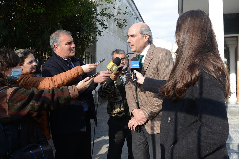 Presidente de Inau realizando declaraciones Presidente de Inau realizando declaraciones