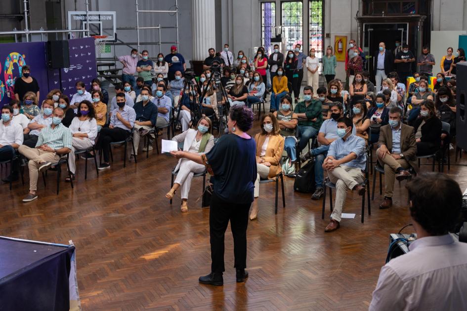 Actividades lúdicas en celebración por los 30 años creación del INJU y reconocimiento a funcionarios. Foto MIDES. Funcionarios de INJU realizan actividades lúdicas para celebrar los 30 de creación del instituto