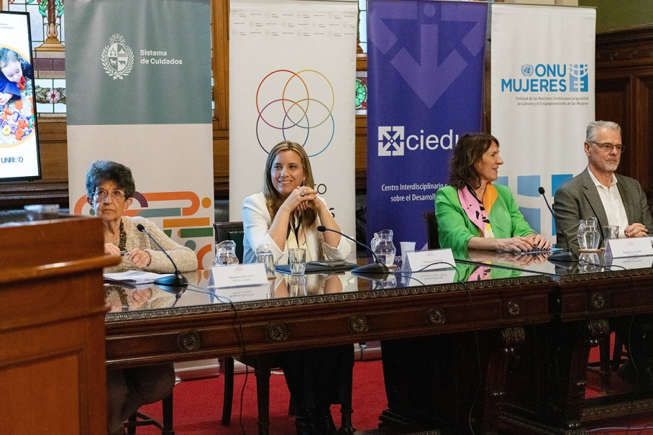 Presentación de estudio sobre impacto del Programa Becas BIS Mesa de apertura: Valentina Perrotta, Magdalena Furtado, Margarita Percovich, Federico Burone