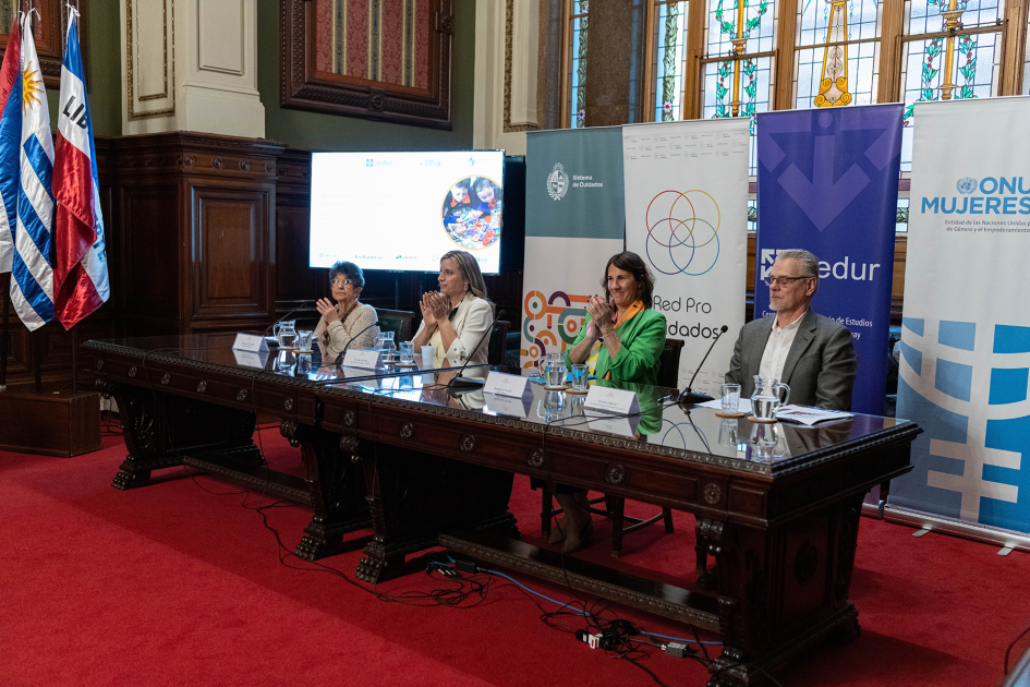 Presentación de estudio sobre impacto del Programa Becas BIS Mesa de apertura: Valentina Perrotta, Magdalena Furtado, Margarita Percovich, Federico Burone