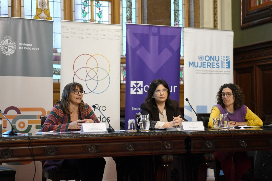 Mesa de comentarios con Blanca Rodríguez, Giorgina Garibotto y Paula Baleatto