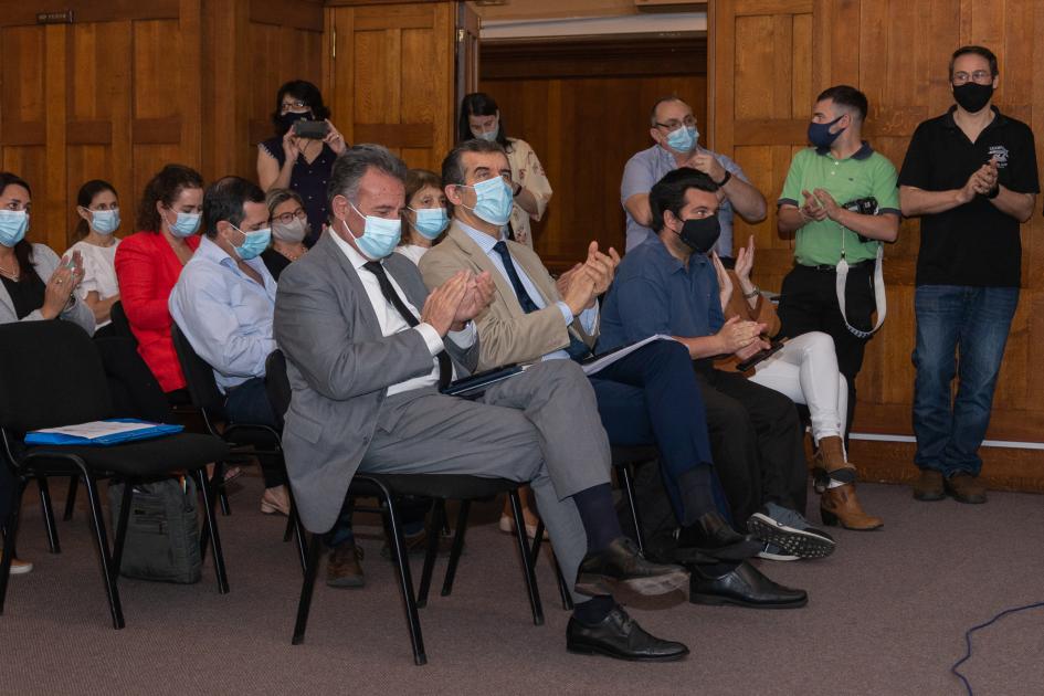 Presentación guías para la atención adecuada de las personas con discapacidad en los servicios de salud y con TEA Ministro Salinas junto a autoridades y funcionarios del MSP y Mides