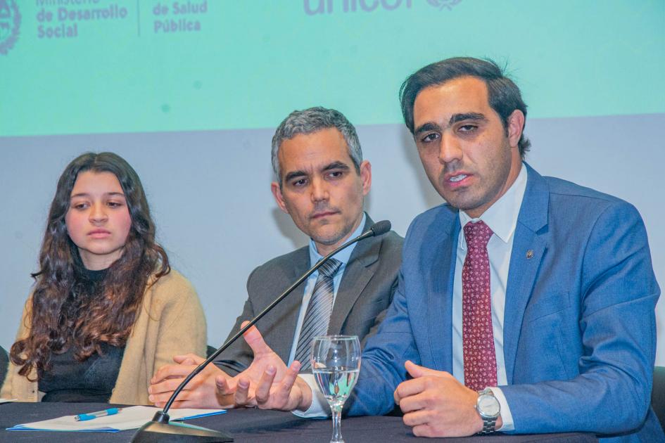 Satdjián del MSP, Benavides de UNICEF y adolescente representante del CAC INAU