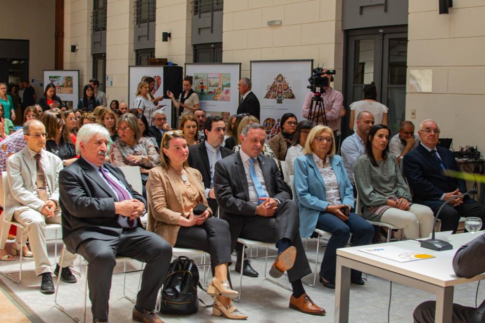 Autoridades y público presente en el evento Autoridades y público presente en el evento