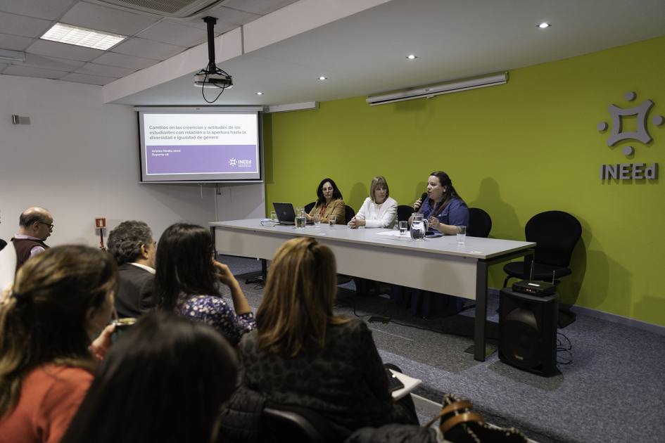 Público presente en el coloquio.