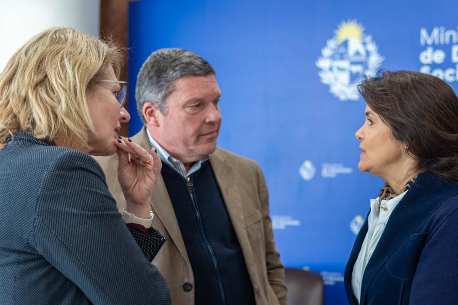 Charla de autoridades presentes Charla de autoridades presentes