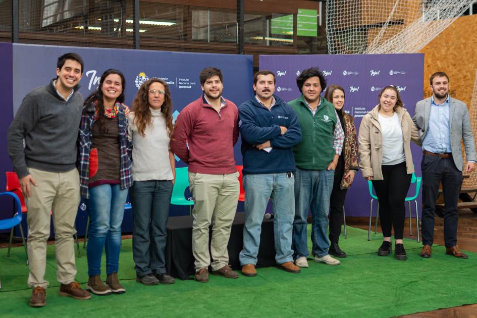 Autoridades y jóvenes presentes en la jornada Autoridades y jóvenes presentes en la jornada