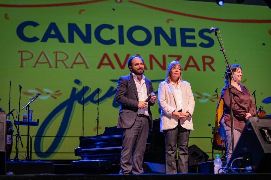Autoridades en la apertura del espectáculo Autoridades en la apertura del espectáculo