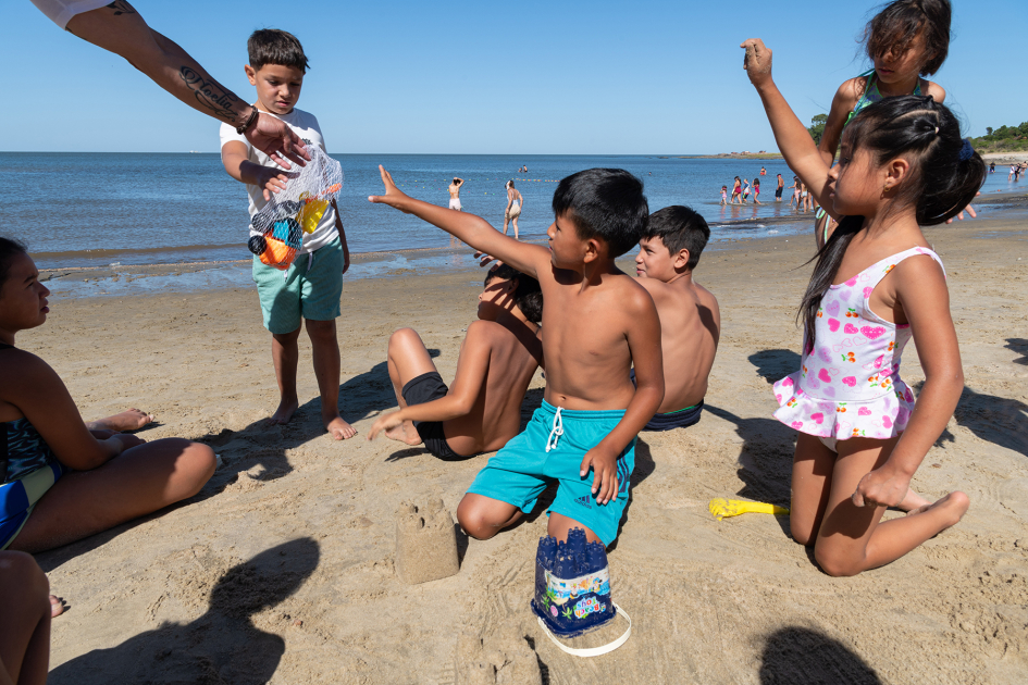 Programa "Al Agua Pato" en la playa de Pajas Blancas.