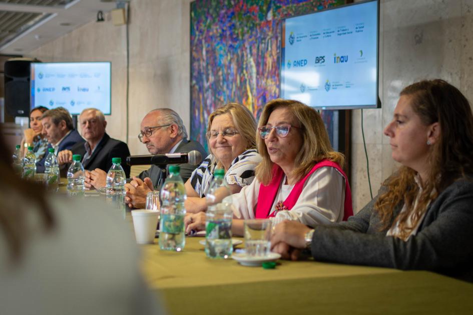 Mónica Bottero haciendo uso de la palabra