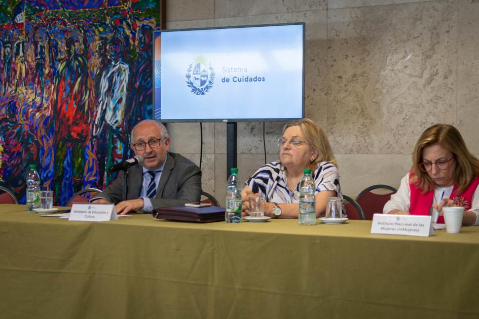 Ministro Pablo de Silveira haciendo uso de la palabra Ministro Pablo de Silveira haciendo uso de la palabra