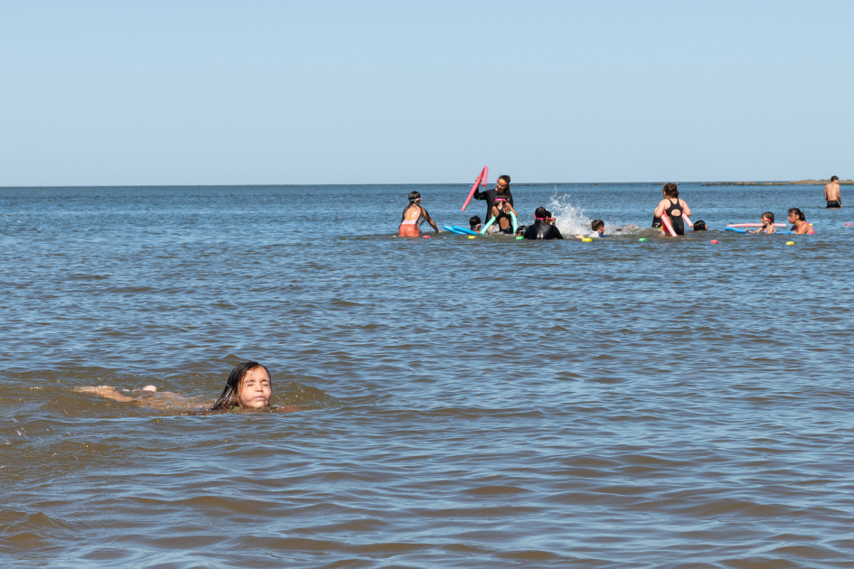 Programa "Al Agua Pato" en la playa de Pajas Blancas.