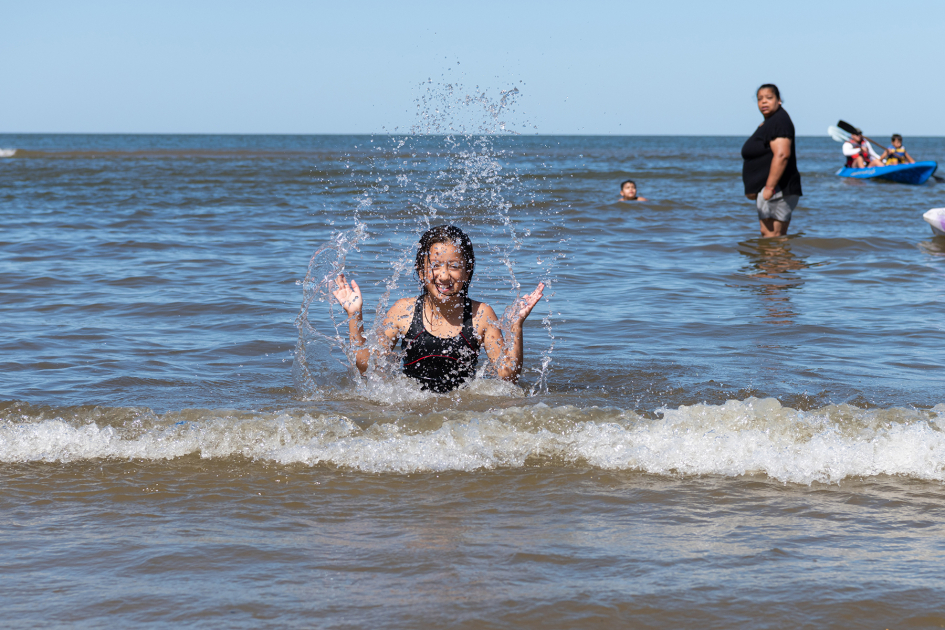 Programa "Al Agua Pato" en la playa de Pajas Blancas.