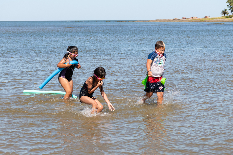 Programa "Al Agua Pato" en la playa de Pajas Blancas.