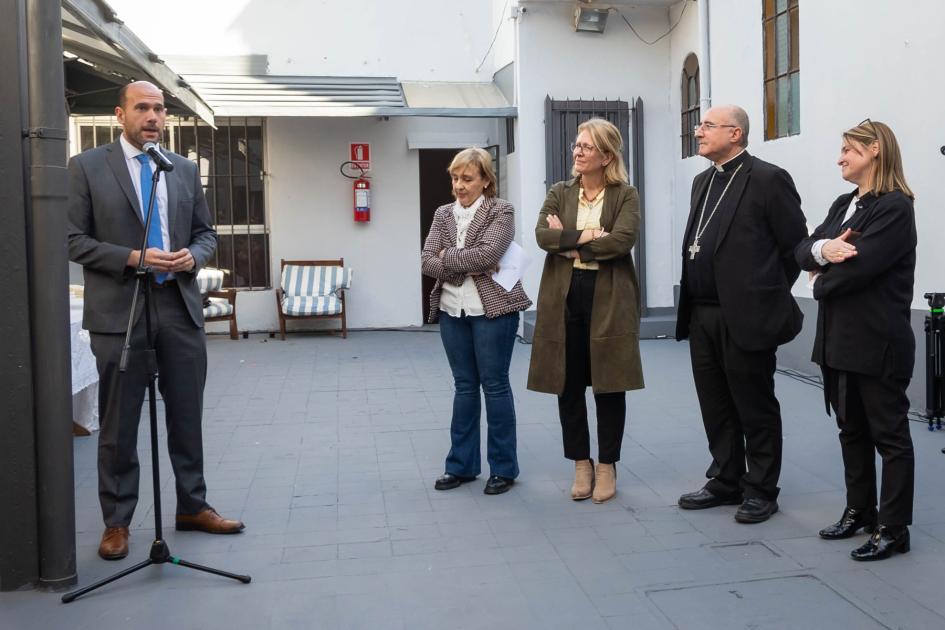 Autoridades en la inauguración 