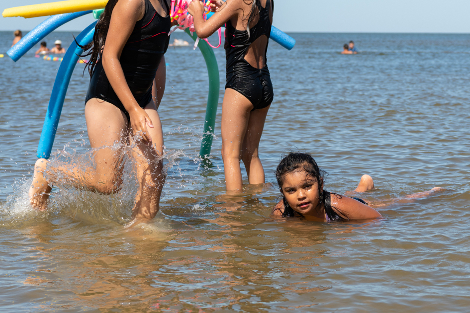 Programa "Al Agua Pato" en la playa de Pajas Blancas.