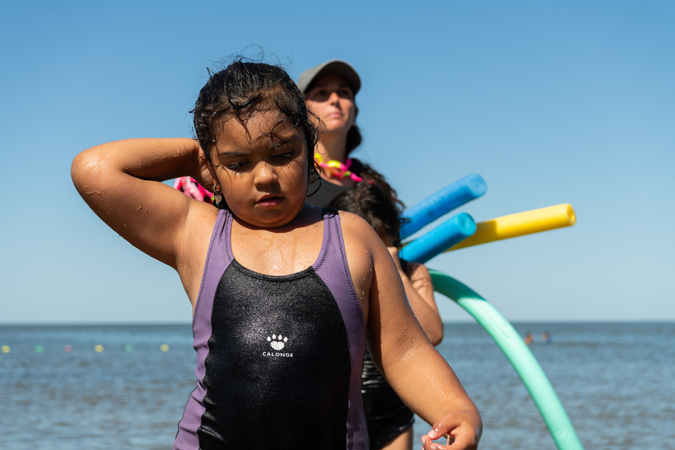 Programa "Al Agua Pato" en la playa de Pajas Blancas.