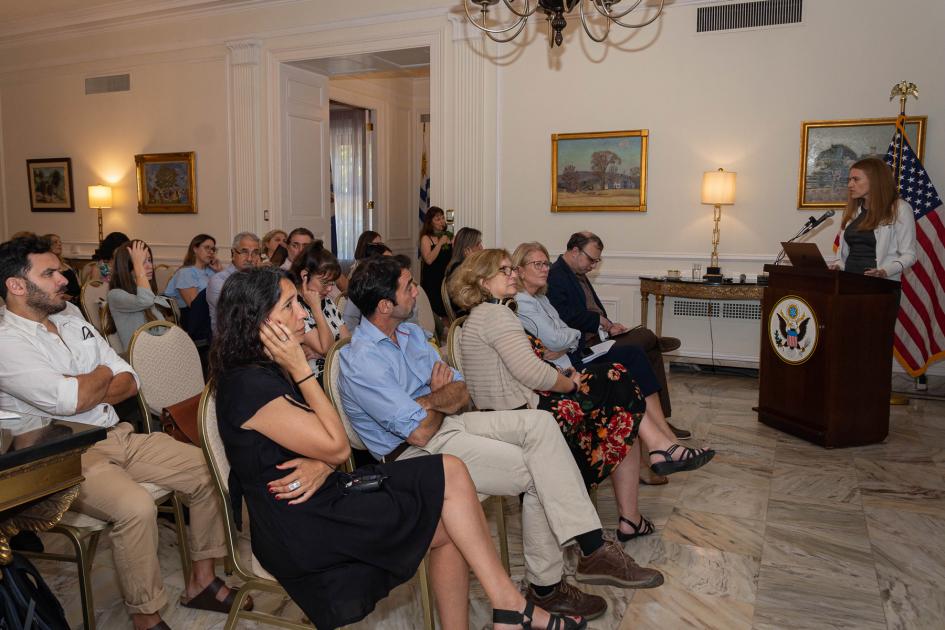 Experta y público presente Experta y público presente