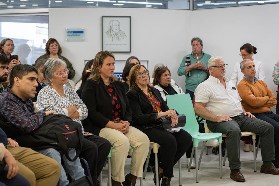 Público y autoridades presentes en el evento Público y autoridades presentes en el evento