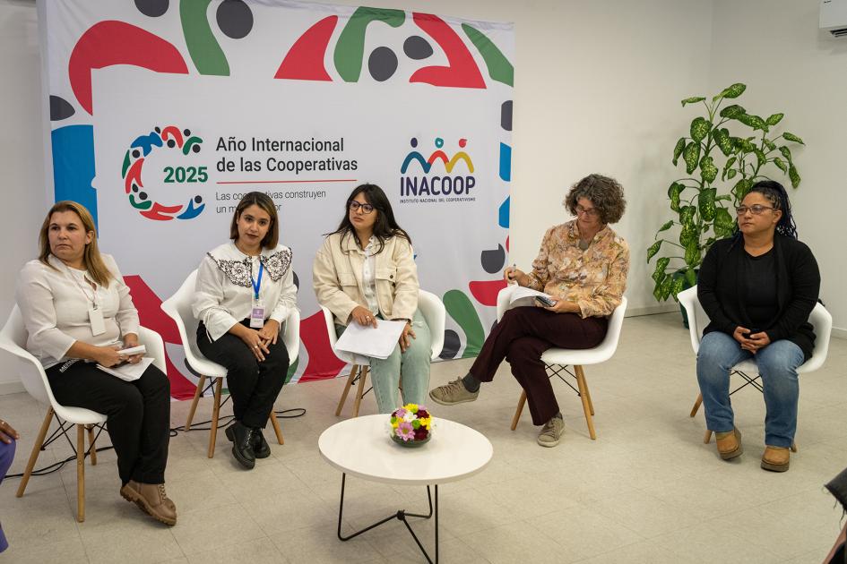 Cooperativistas que participaron del intercambio Cooperativistas que participaron del intercambio junto a investigadora Soledad Salvador