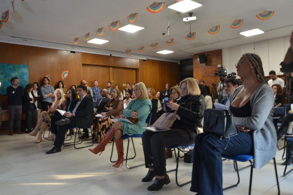 Público asistente al lanzamiento Público asistente al lanzamiento